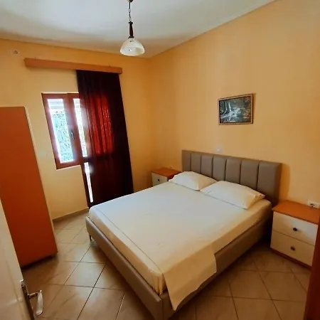 Mejdi Apartments Sarandë Exterior foto